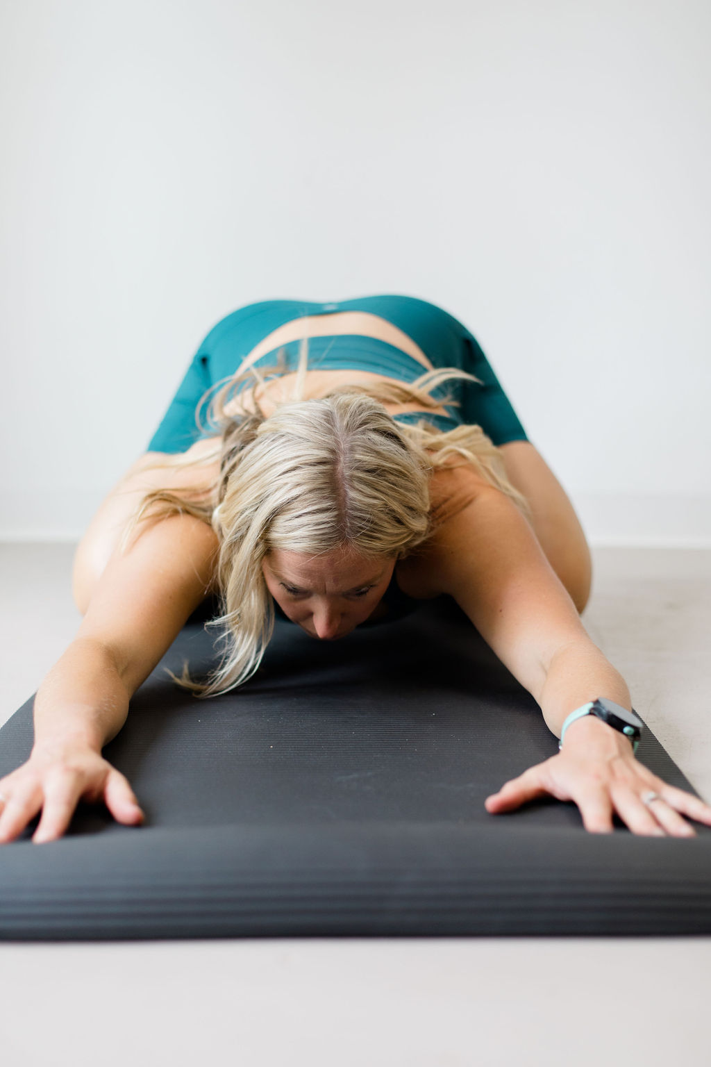 Woman stretching to alleviate sciatica during pregnancy.